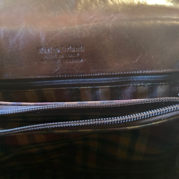 🔽Marino Orlandi shoulder and crossbody very 😊 nice! L 7.5 X W 8.5❤️ some scuff - Picture 4 of 9